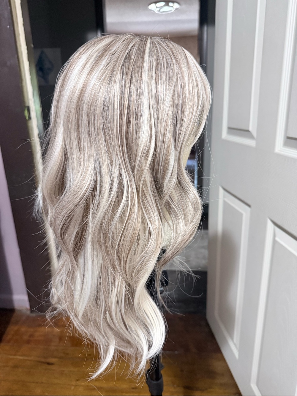 Women's Wavy Blonde Fringe Wig - Natural Ash Blonde - Picture 4 of 7